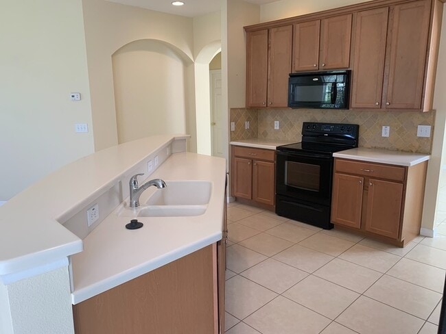 Photo - WATERS EDGE/LK NONA-8641 Bradleys Landing ...