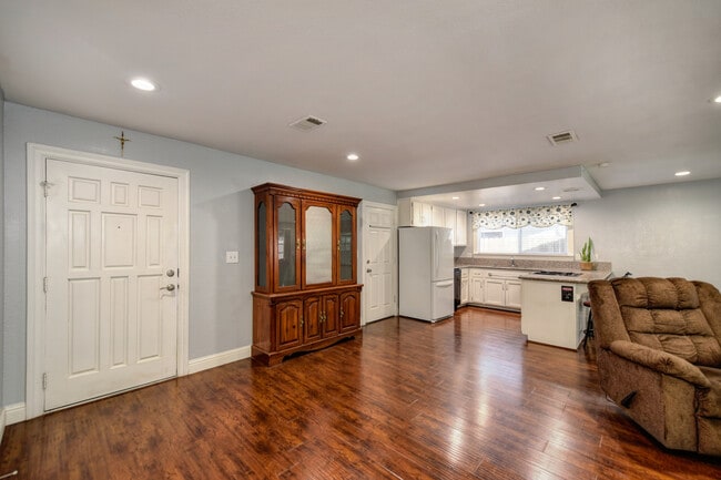 Photo - 8216 Baymore Way