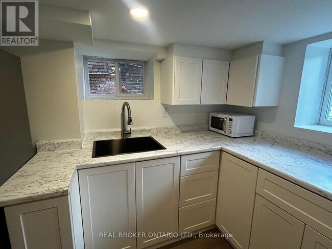 659 Vaughan Rd Unit 3