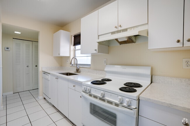 1BR, 1BA - 600SF - Kitchen