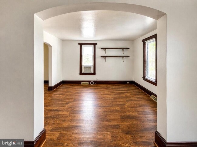 Photo - 8 N Virginia Ave