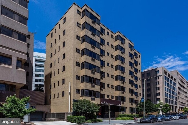 Building Photo - 2141 I St NW Unit 412
