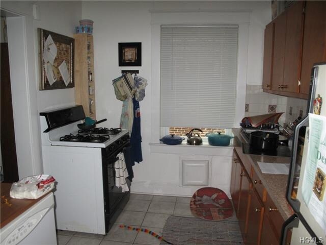 Foto del edificio - 142 Caryl Ave