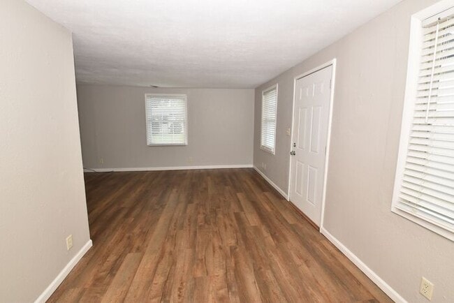 Photo - Mishawaka South-side 3 bedroom with a fenc...