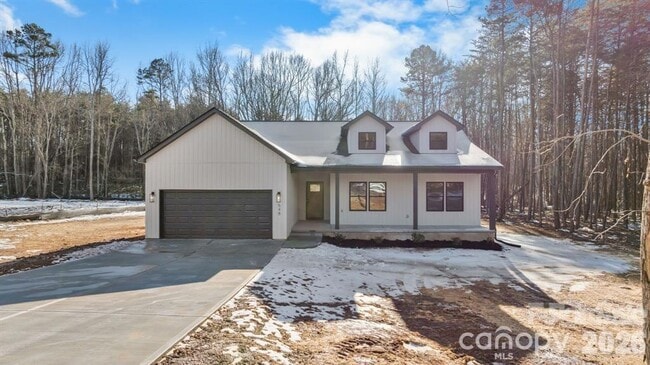 Building Photo - 548 Car Farm Rd