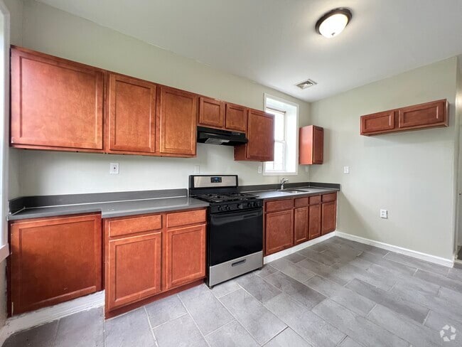 Building Photo - 908 Bergen St Unit 3 Rental