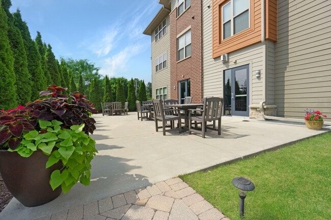 The Woodlands Grilling and Picnic Areas - The Woodlands Apartments
