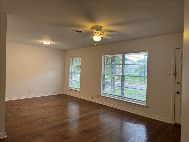 Photo - 4013 Newshire Dr