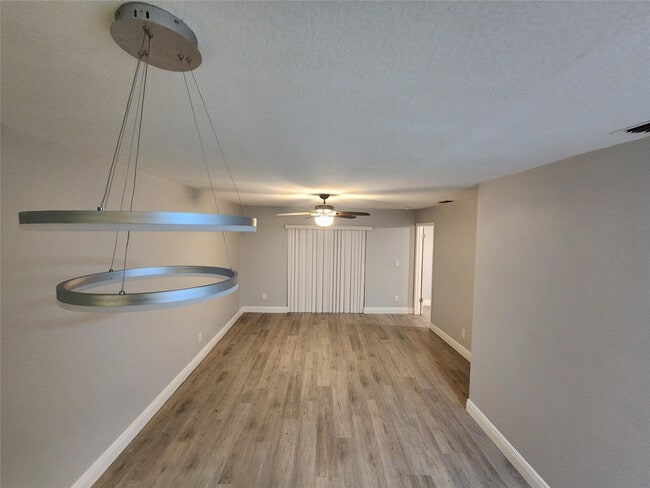 Building Photo - 1156 NW 106th Terrace Unit 204