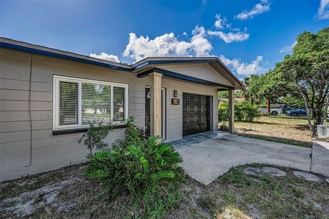 Photo - 839 13th Ave SW