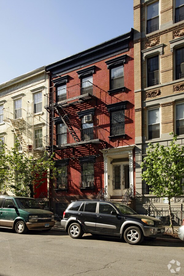 Photo - 258 E 7th St