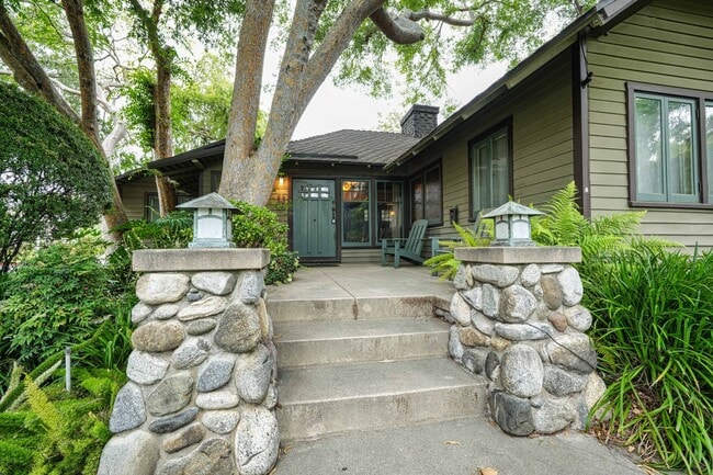 COMING SOON!!! BEAUTIFUL HISTORIC HOME LOC... - COMING SOON!!! BEAUTIFUL HISTORIC HOME LOC...