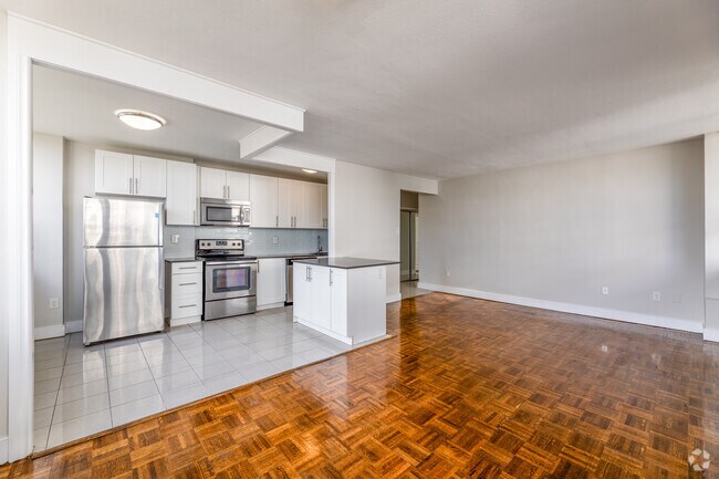 2BR, 1BA - Living Room/Kitchen