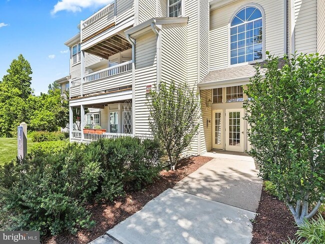 Building Photo - 303 Trinity Ct Unit 11