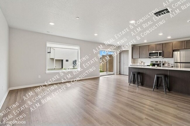 Photo - 124 Buffalo Avenue SW-