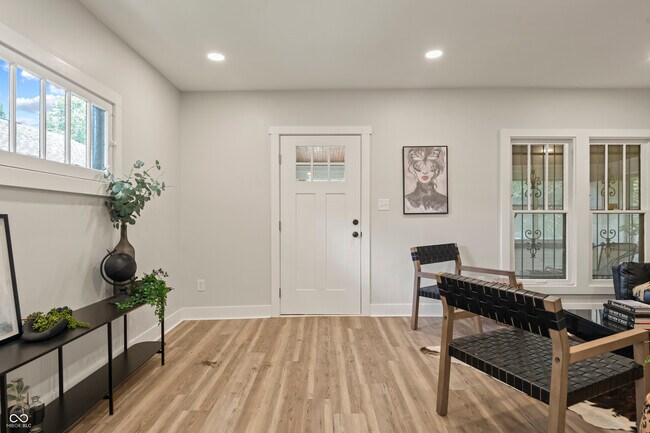 Photo - 5845 Julian Ave