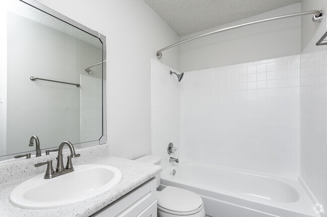 2BR, 2BA - 998SF Bathroom