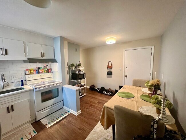 Photo - 44 Lionel Ave Unit B