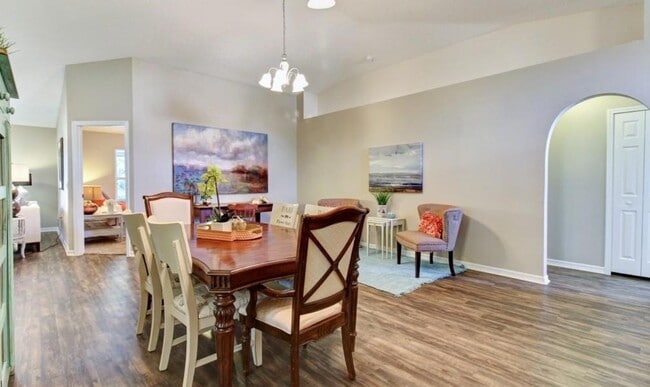 Photo - 90 Reeding Ridge Dr E