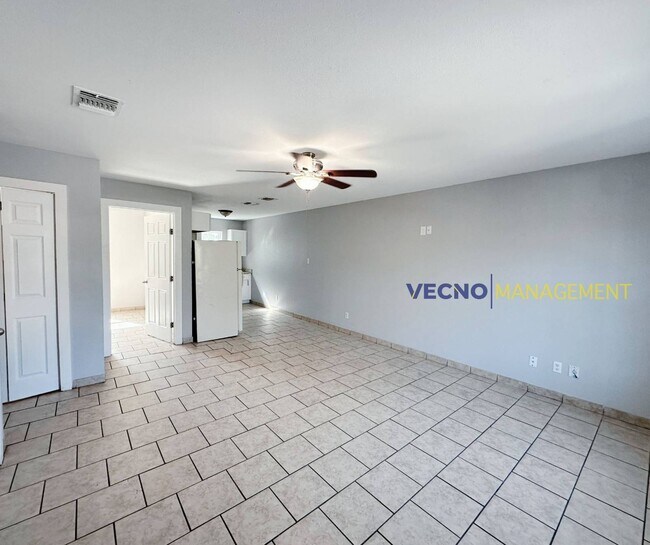 Photo - 302 Cooper St