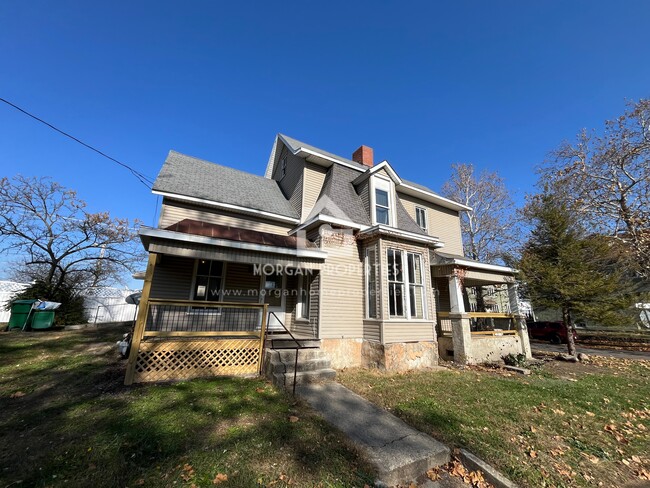 Building Photo - 325 S 12th St Unit 1