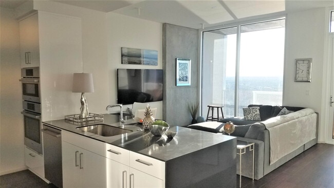 301 West Ave. Unit 4900