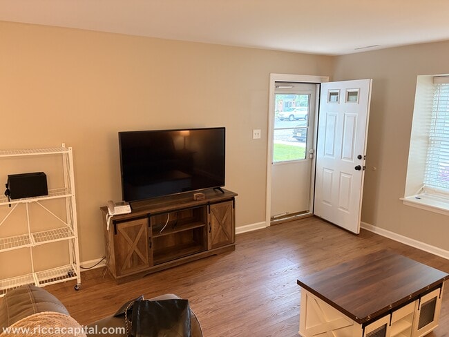 Building Photo - 54 Michael Rd Unit 54D