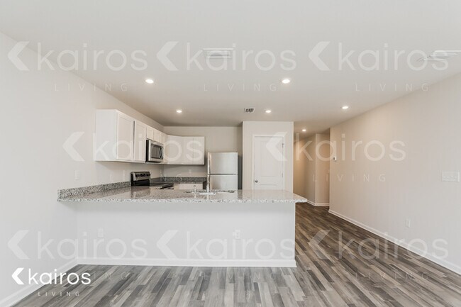 Photo - 832 Whispering Creek Ave