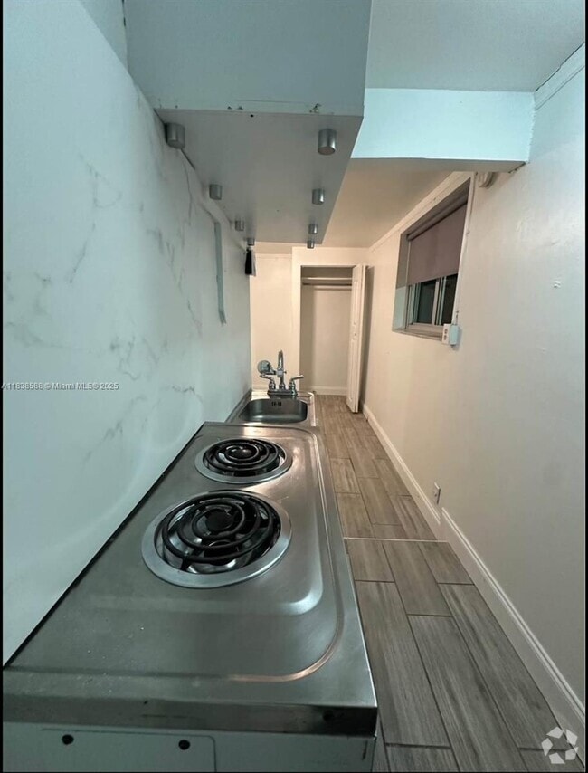 Building Photo - 5203 SW 102nd Ct Unit rear Rental