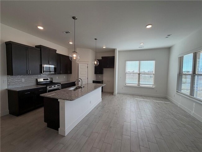 Photo - 211 Kristen Ln