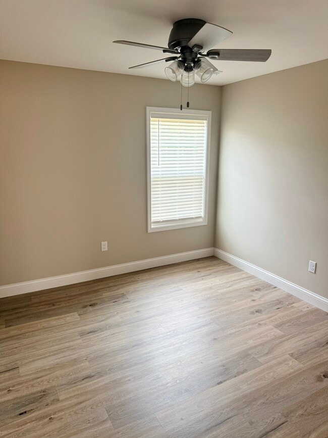Photo - 249 Oak Grove Cir