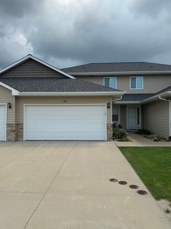 1227 Honey Creek Way NE Unidad 1227 Honey Creek Way NE Rental Cedar