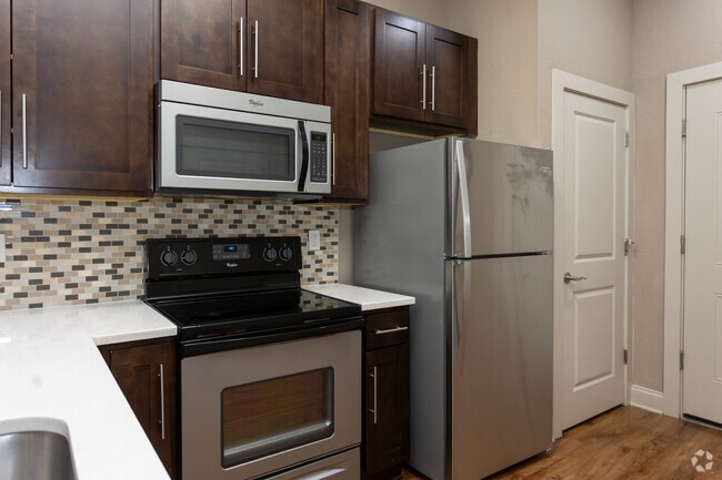 African Lily - 1BR, 1BA - 727SF - Kitchen