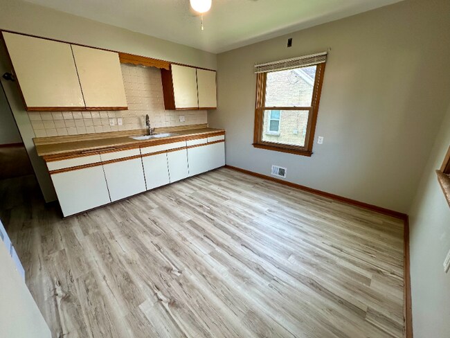 Photo - 3389 S Whitnall Ave Unit 3389