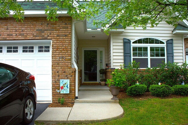 Photo - "Luxurious 3-Bed Condo in Hendersonville: Spacious 2023 Sq Ft within a 55+ community.”