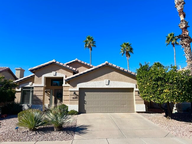 Building Photo - 17040 N 43rd Pl