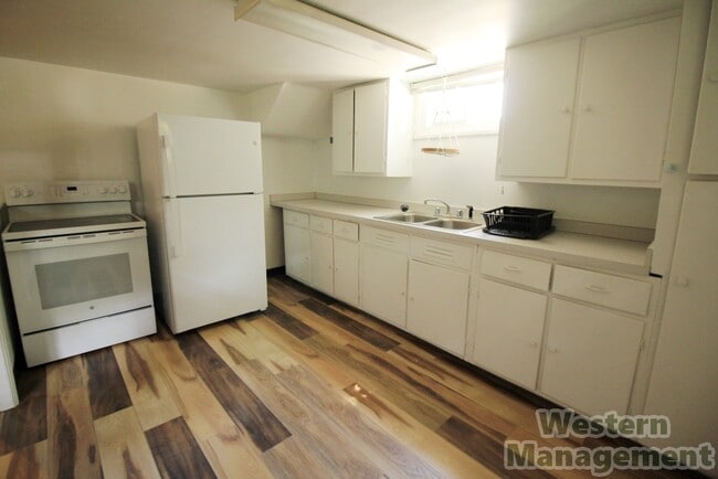 Kitchen - 1123 N 26th St