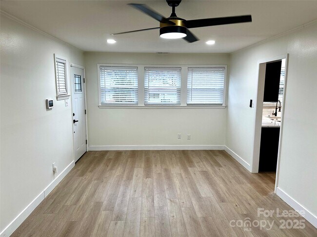 Photo - 1450 Academy St