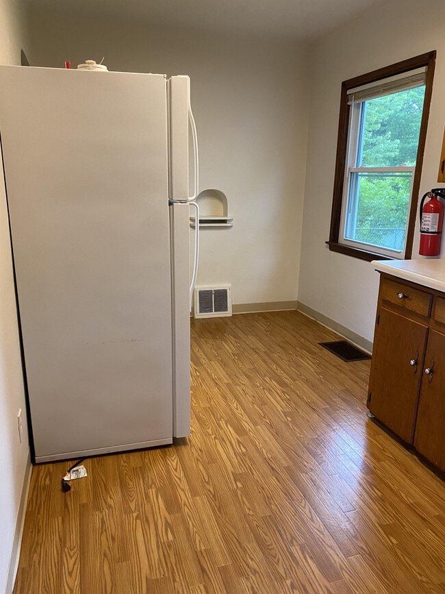 Photo - 1413 32nd St NE