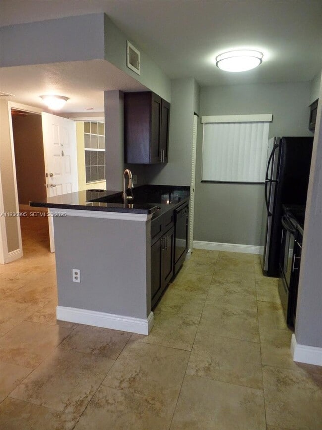 Photo - 2811 N Oakland Forest Dr Unit 106