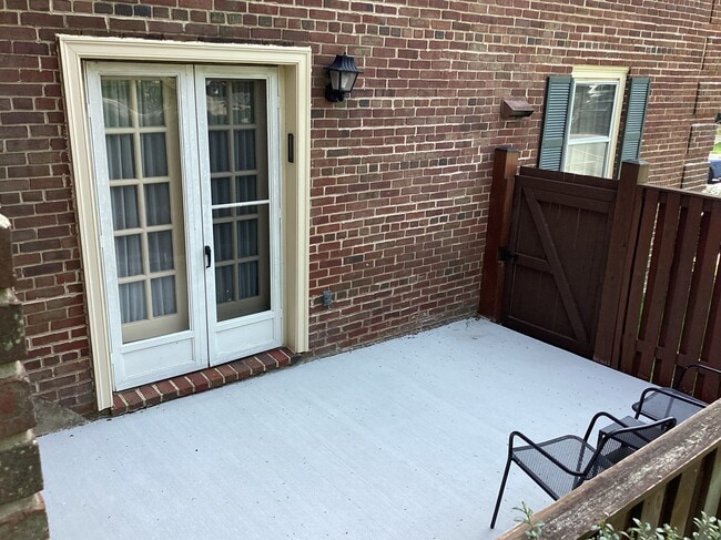 Photo - 6639 Hillandale Rd