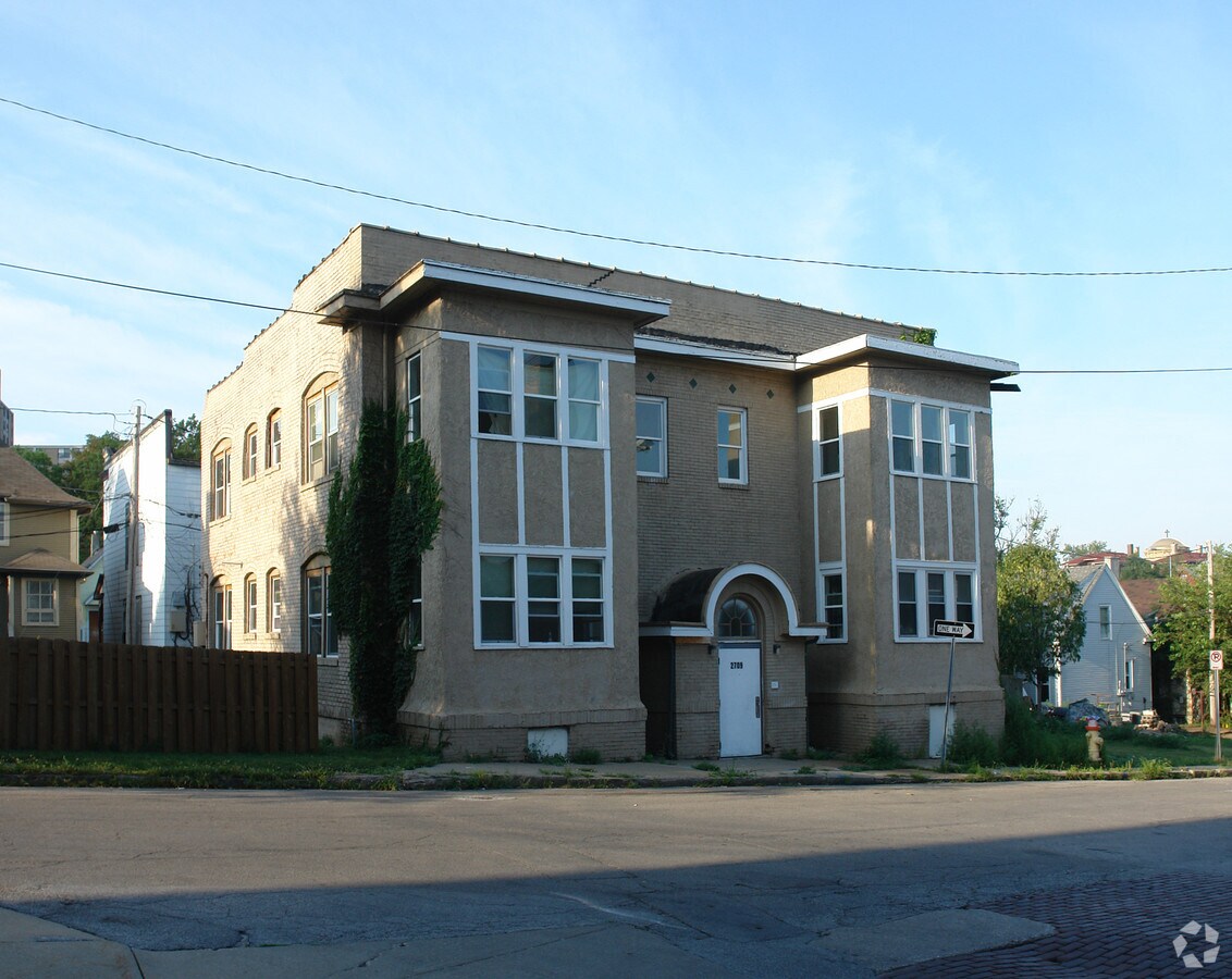 Photo - 2709 Dewey Ave