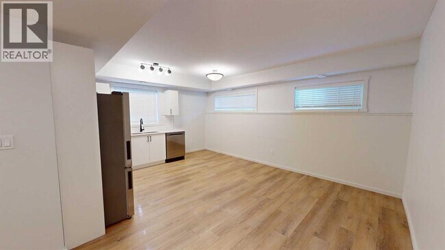 Photo - 10101-10105 105 Ave