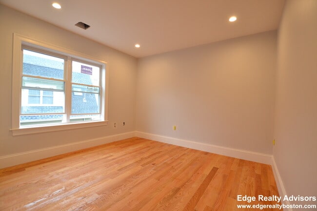 Photo - 16 Bothwell Rd Unit 2