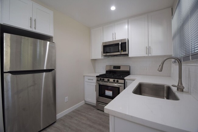 Photo - 14229 Victory Blvd Unit 14231
