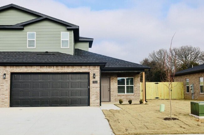 Building Photo - 532 Cosmos St