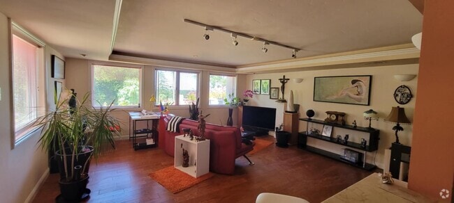 Building Photo - 308 Quinnhill Rd Rental