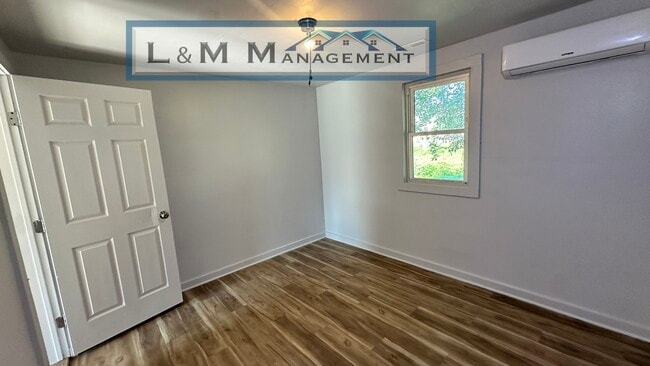 Photo - 129 E Ave E St