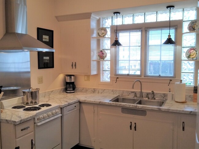 Kit. - 501 E Mississippi Dr Unit 2