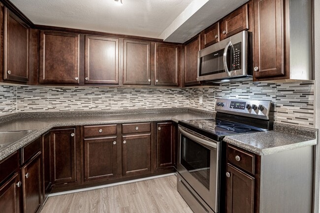 Photo - Beautiful 3-bedroom family Townhouse!! "ASK ABOUT OUR ZERO DEPOSIT"